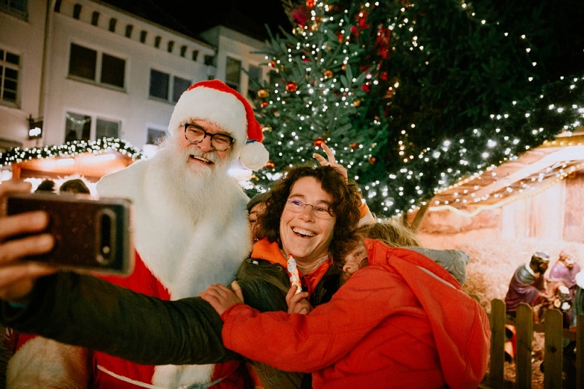 ©madebyline_Wintermärchen Buxtehude 2019_Weihnachtsmann-Selfie (4).JPG