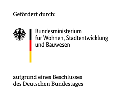 Gefördert durch 
Bundesadler, Schmaler Balken von oben nach unten daneben Bundesministerium für Wohnen, Stadtentwicklung und Bauwesen darunter aufgrund eines Beschlusses des Bundestages&nbsp;&copy;&nbsp;BWSB