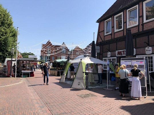Infostand Wochenmarkt Altstadt.jpg