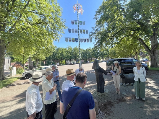 Start des Stadtspaziergangs durch Altkloster.jpeg
