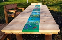 Tisch im Gemeinschaftsgarten Tisch im Gemeinschaftsgarten